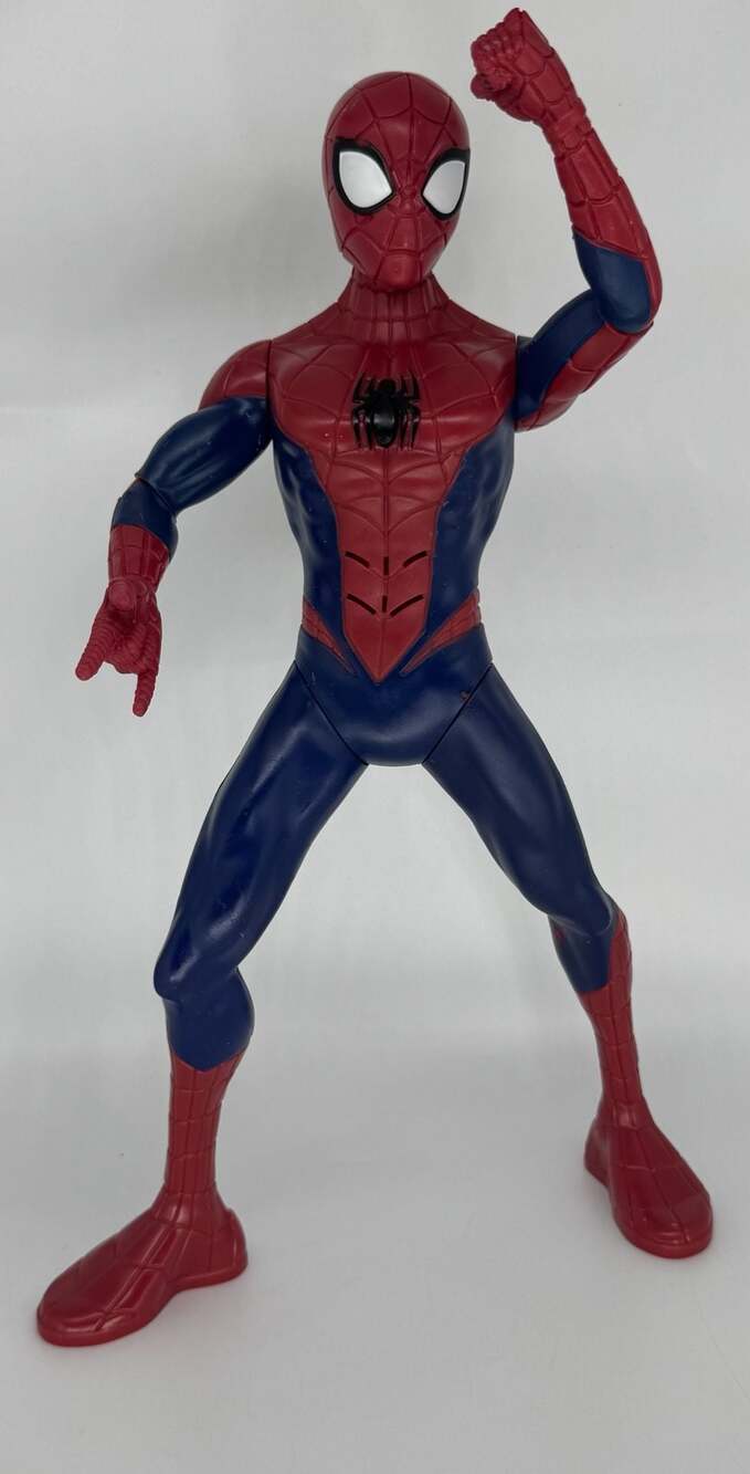 Hasbro Spider-Man 13 inch Talking Electronic Action Figure 2020 - Picture 7 of 11